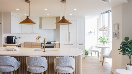 The Art of Using a Pendant Light for Cozy Living Room Ambiance