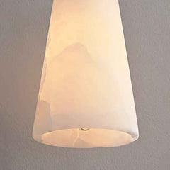 Konische Hängeleuchte aus natürlichem Alabaster aus Messing