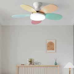 Bunter Deckenventilator für Kinderzimmer mit 5 Flügeln und Licht