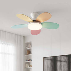 Bunter Deckenventilator für Kinderzimmer mit 5 Flügeln und Licht