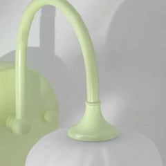 Wandlamp met crèmekleurige glazen bloem in de vorm van een tulp, groen/wit