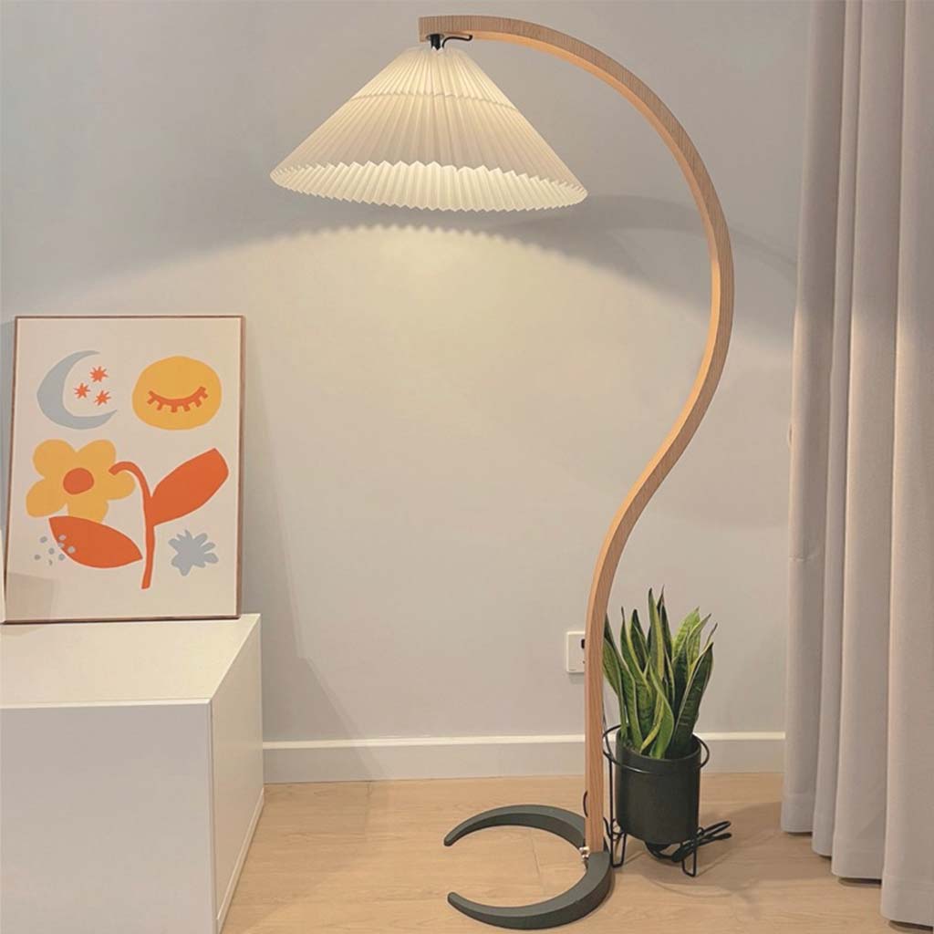 bøf pædagog Ekspression Modern Arched Curved Wooden Pleated Shade Floor Lamp | VAXLAMP